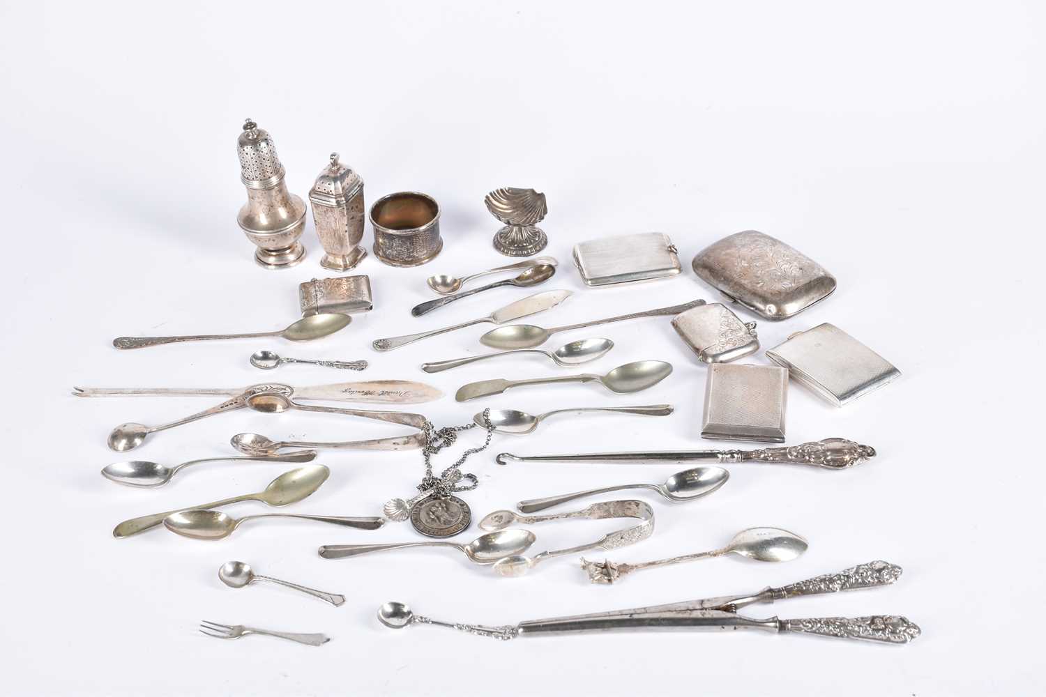 Lot 565 - A small collection of silver items to
