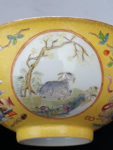 Lot 94 - A Chinese yellow ground bowl, 20th century,...