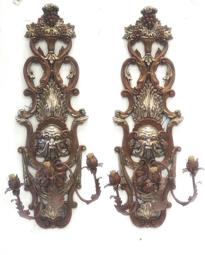 Lot 543 - A pair of carved and gilt Italianate Baroque...