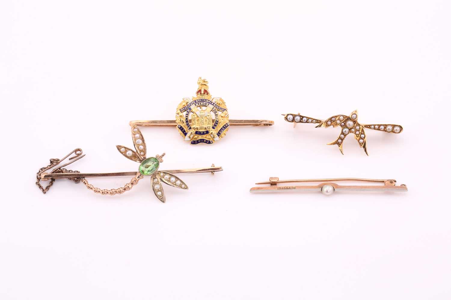 Lot 77 - A lot consisting of four bar brooches, a...