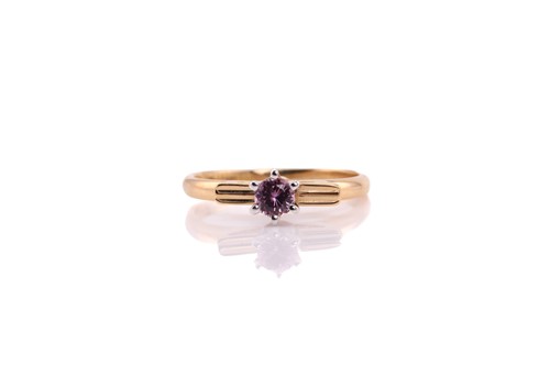 Lot 20 - A pink sapphire solitaire ring, comprises a...