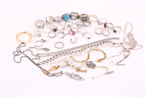 Lot 261 - A mixed lot of silver items, including various...