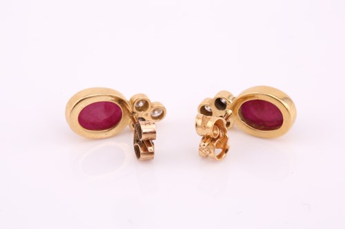 Lot 88 - A ruby and diamond necklace, bracelet and...