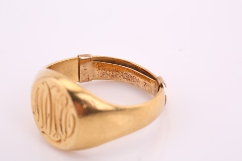 Lot 142 - An 18ct gold signet ring, with a monogrammed...