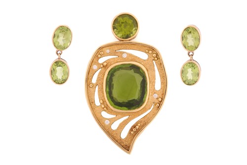 Lot 282 - A Catherine Best peridot pendant together with...