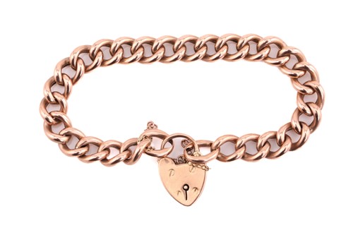 Lot 138 - A 9ct gold chain bracelet with padlock,...