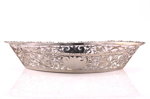 Lot 472 - An Edwardian navette form pierced silver...