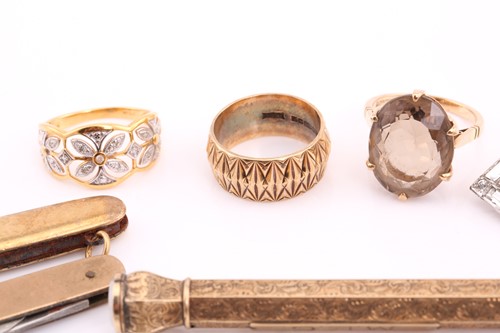 Lot 231 - A group lot of 9ct gold rings and other items....