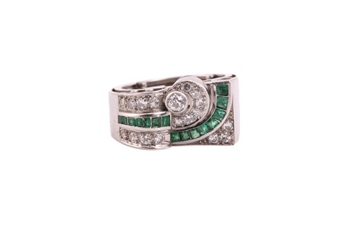 Lot 186 - An Art Deco emerald and diamond ring,...