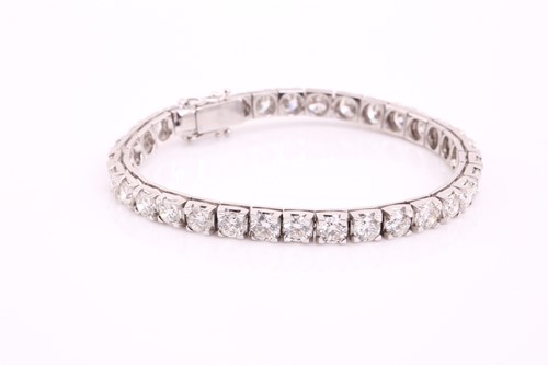Lot 34 - A diamond tennis bracelet, set with...