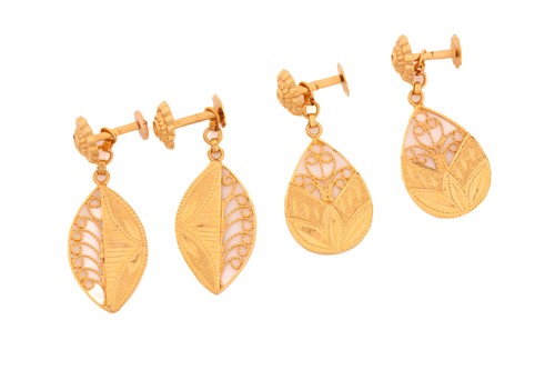 Lot 183 - Two pairs of yellow precious metal earrings,...