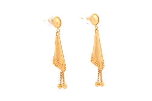 Lot 15 - A pair of cone-shaped drop earrings, each...