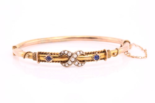 Lot 223 - A Victorian 9ct gold hinged bangle, with seed...