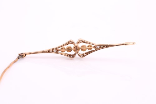 Lot 38 - A diamond and seed pearl bar brooch, featuring...