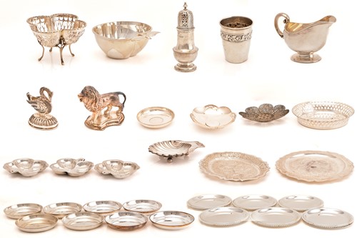 Lot 489 - A collection of small silver items including a...