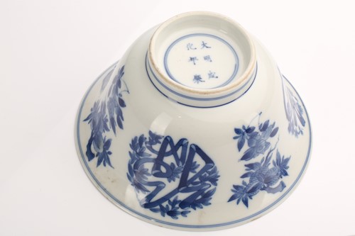 Lot 86 - A Chinese blue & white blessings bowl, with...