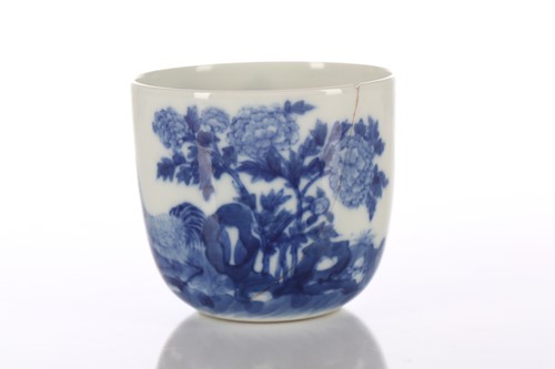 Lot 87 - A Chinese blue & white chicken cup, Qing,...