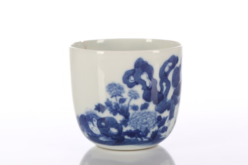 Lot 87 - A Chinese blue & white chicken cup, Qing,...