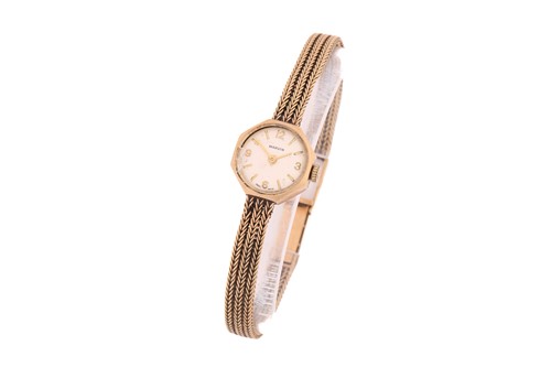 Lot 411 - A Marvin lady's wristwatch in 9ct yellow gold,...