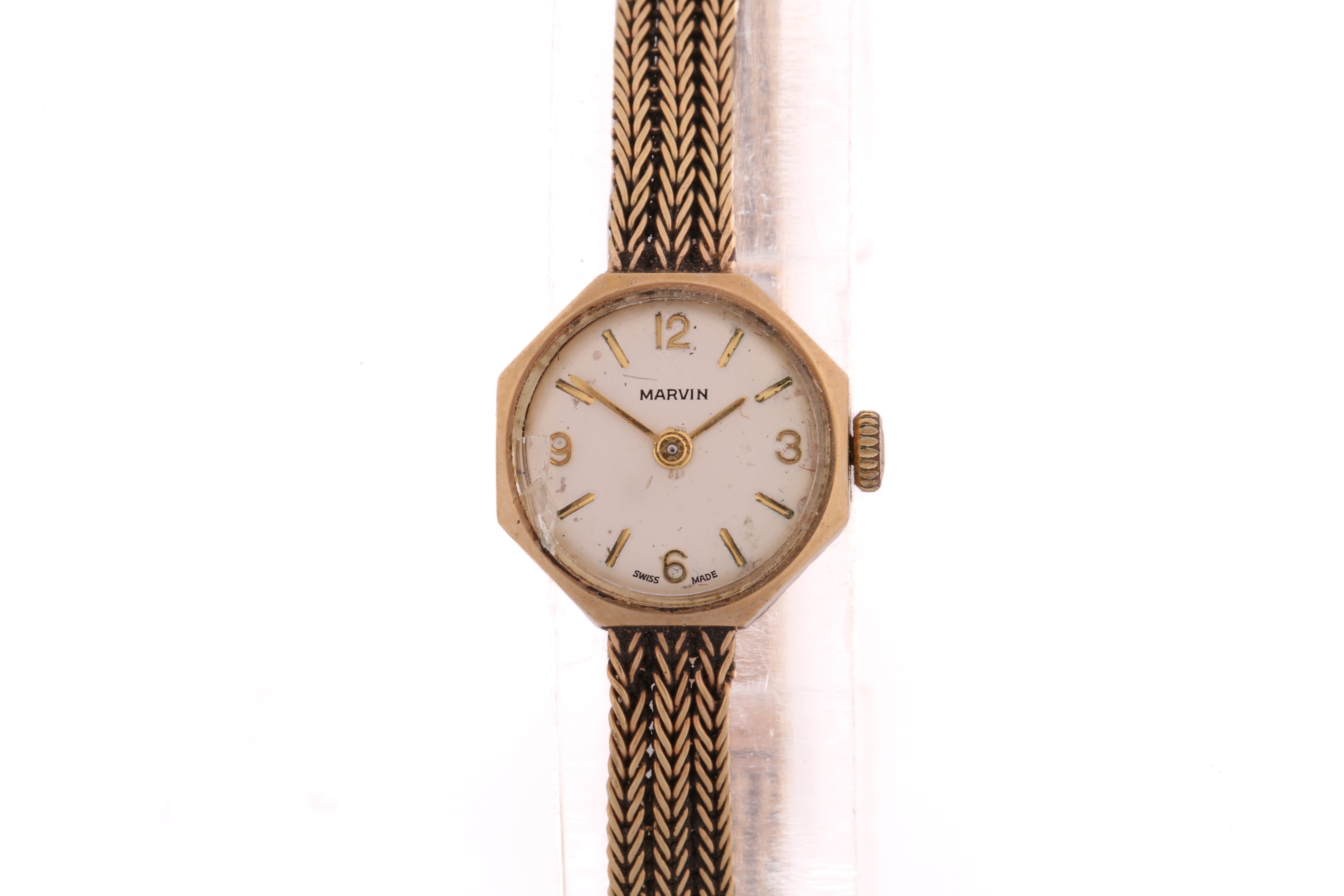 Lot 411 - A Marvin lady's wristwatch in 9ct yellow