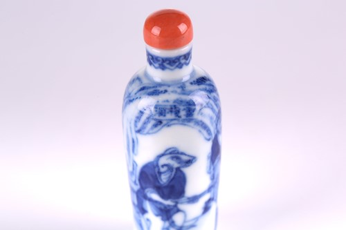 Lot 105 - A Chinese blue & white snuff bottle, Qing,...