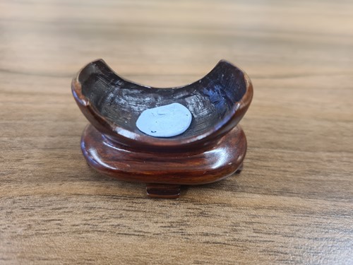 Lot 134 - A Chinese jade pebble shape snuff bottle, 20th...
