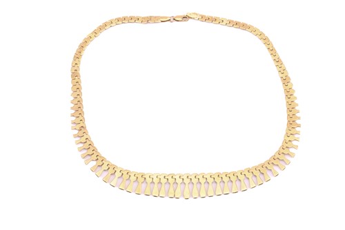 Lot 207 - A 9ct bi-coloured gold fringe necklace,...