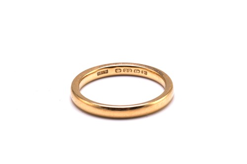 Lot 290 - A 22ct gold plain wedding ring, with court...