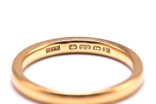 Lot 290 - A 22ct gold plain wedding ring, with court...