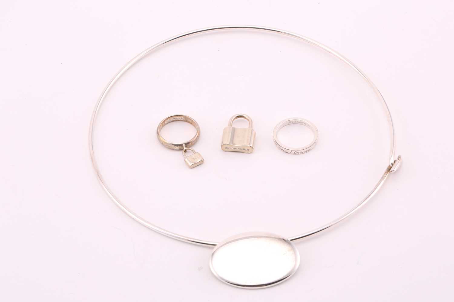 Lot 292 - A Tiffany & Co. silver jewellery lot, to...