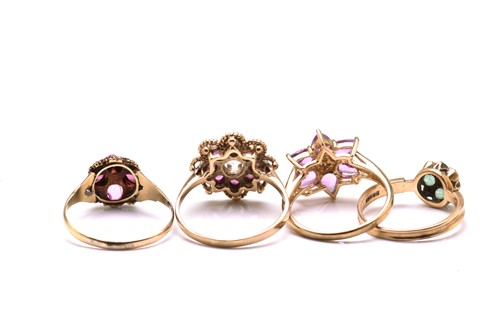 Lot 74 - A mixed collection of four flowerhead rings,...