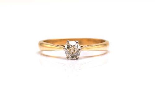 Lot 263 - An 18ct yellow gold and diamond solitaire ring,...