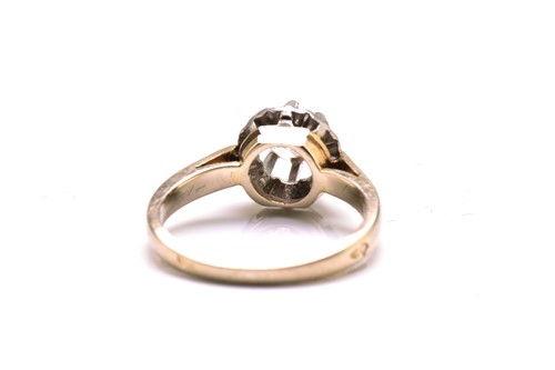 Lot 200 - A diamond solitaire ring, comprises a...