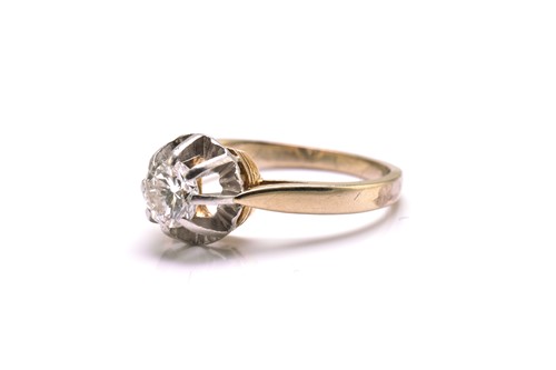 Lot 200 - A diamond solitaire ring, comprises a...