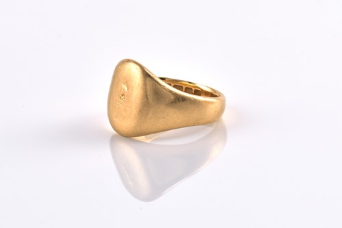 Lot 3 - An 18ct gold signet ring, with a minuscule...