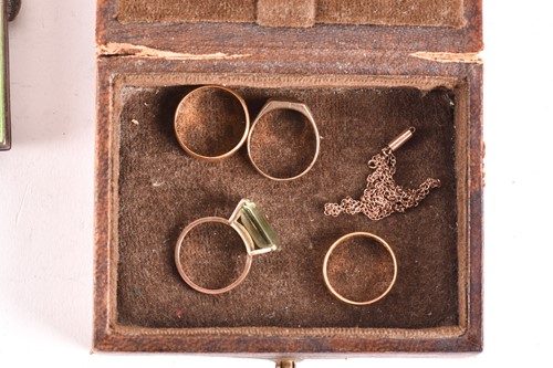 Lot 192 - A quantity of mixed jewellery and items;...