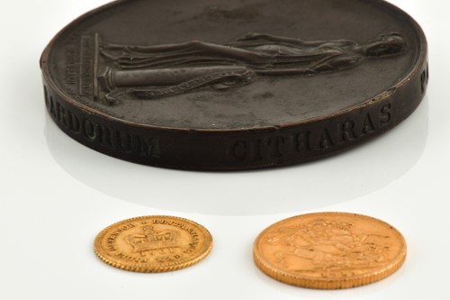 Lot 357 - Two gold coins and a bronze medal, to include...