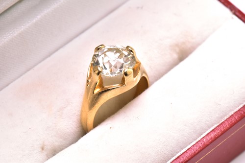 Lot 153 - A diamond belcher ring, featuring an old mine...