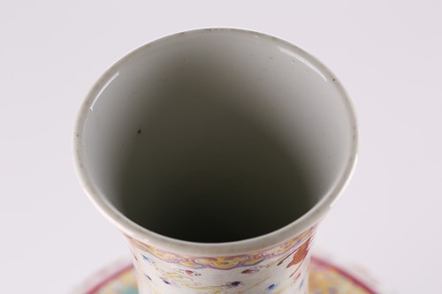 Lot 189 - A Chinese porcelain Tianqiuping bat vase,...