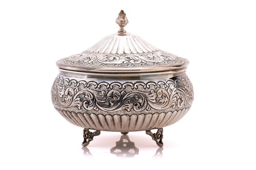 Lot 313 - A 20th-century "sterling" lidded bowl with...