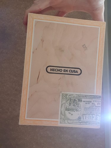 Lot 239 - A sealed box of 25 H. Upmann Coronas Major...