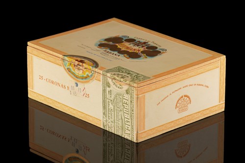 Lot 239 - A sealed box of 25 H. Upmann Coronas Major...