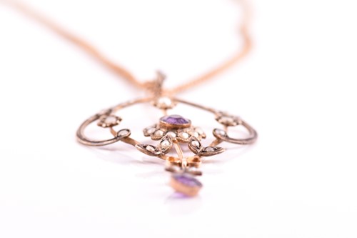 Lot 27 - An Art Nouveau pendant and diamond daisy head...