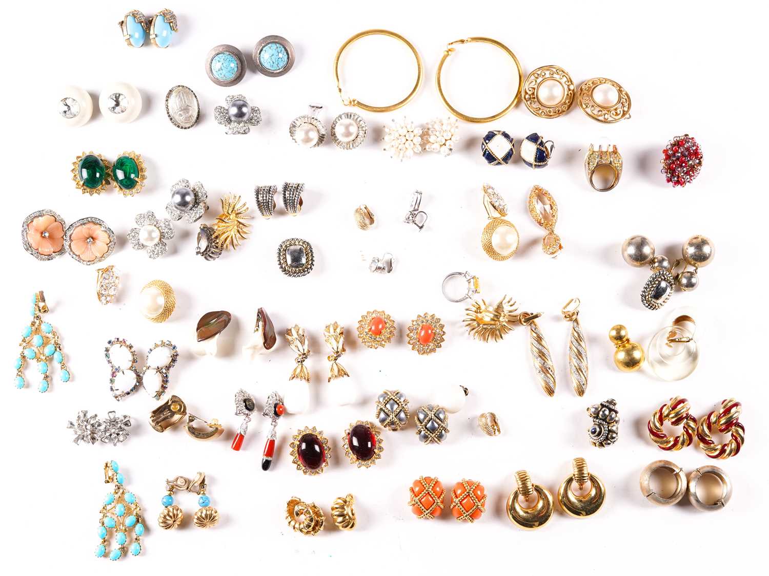 Lot 135 - A large collection of costume jewellery...