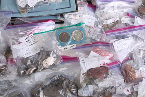 Lot 298 - A large collection of UK world coins, to...