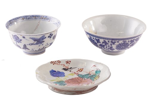 Lot 144 - A Chinese blue and white bowl, decorated with...