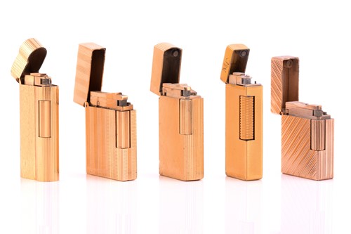 Lot Dunhill. A gold plated Dunhill lighter, with...