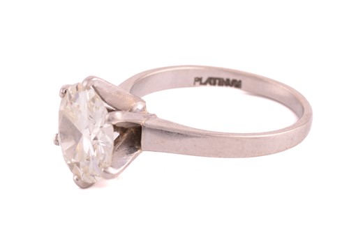 Lot 42 - A diamond solitaire ring in platinum,...