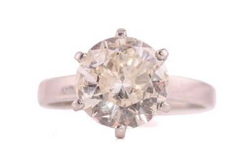 Lot 42 - A diamond solitaire ring in platinum,...