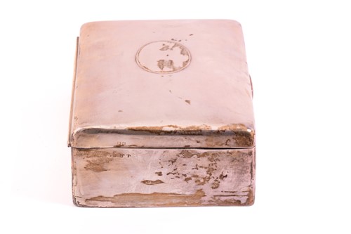Lot 374 - An Edwardian silver cigar box, with rounded...